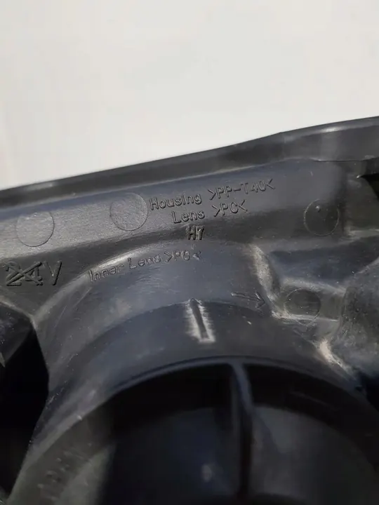 Nissan Almera N16 2004 Oikea ajovalaisin image 3