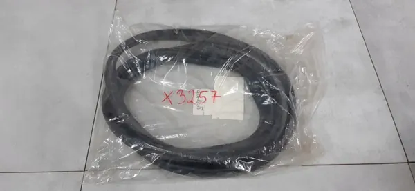 Junta parabrisas delantero Suzuki Samurai OEM 84611-70A00 image 2