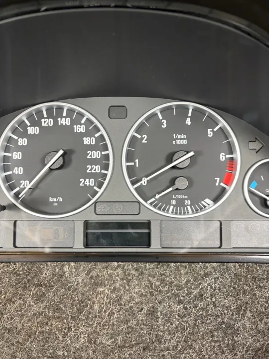 Tachometer BMW E39 3.0L 231km OEM 6914909 image 3