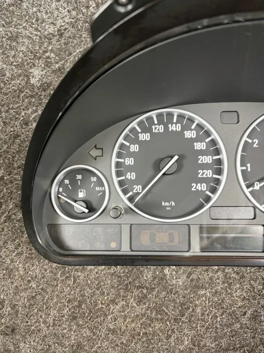 Tachometer BMW E39 3.0L 231km OEM 6914909 image 4