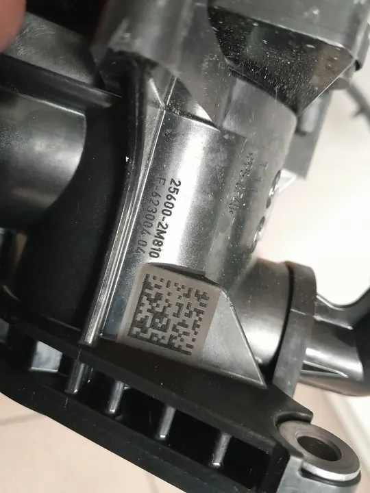 HYUNDAI TUCSON III IV 2020-23 Thermostatgehäuse 25600-2M810 image 3