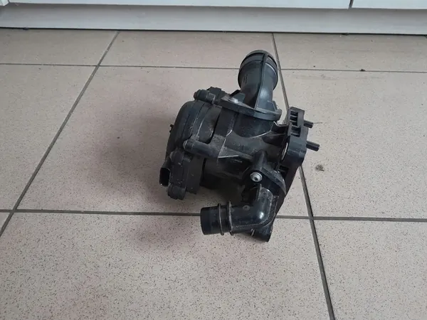 HYUNDAI TUCSON III IV 2020-23 Thermostatgehäuse 25600-2M810 image 4