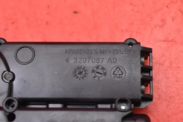 Tesla Model Y Stoelmotor OEM 1493880-00-C Rechts Achter image 10