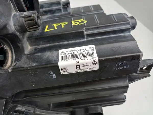 VW TOURAN 1T1 LIFT 2010- Oikea Etuvalaisin 1T1941006H image 10