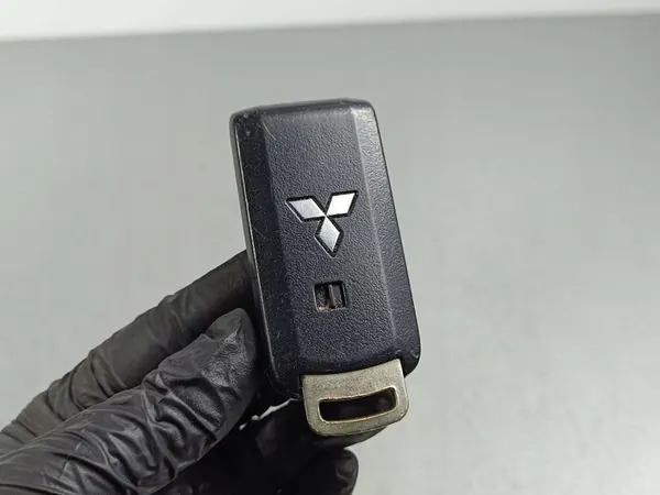 Clé ou carte Mitsubishi Eclipse Cross 2018 FOB54102 image 2