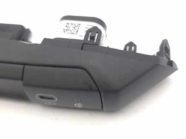 Tomada 12V Kia Niro 2024 OEM 84745AT900WK Dianteira image 4