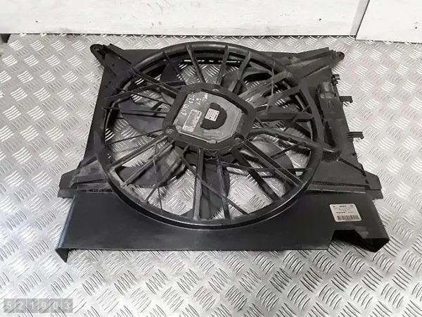 Kylarfläkt Volvo XC90 OEM 30645719 - Begagnad image 2