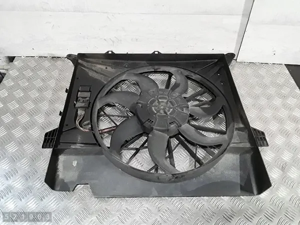 Kylarfläkt Volvo XC90 OEM 30645719 - Begagnad image 6