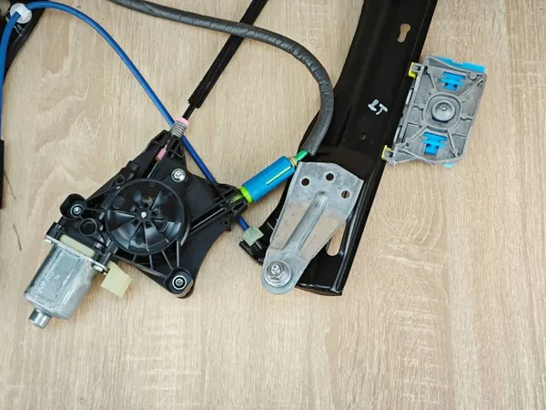 OEM 8W8839461 Vänster Bakruta Regulator Audi A5 image 3