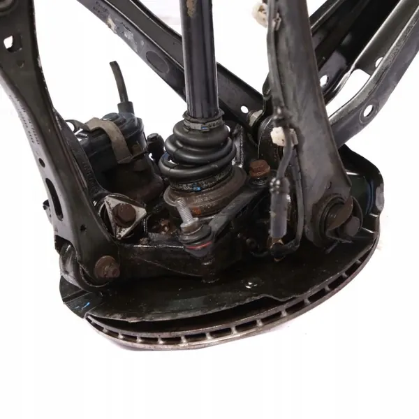 BMW X3 F25 Bakaxel Vänster Hjulnav OEM 6797569 image 6