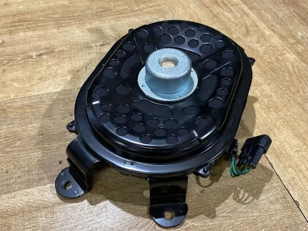 Woofer Land Rover Discovery 5 OEM HY3218808AB image 3