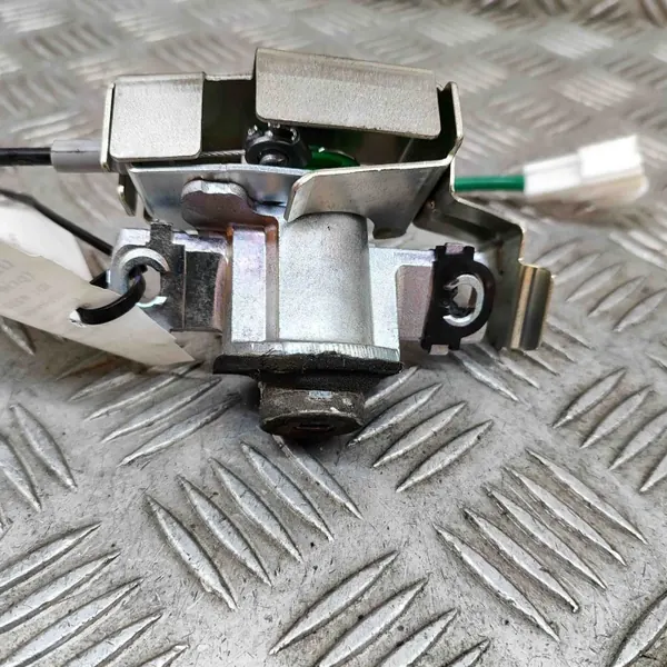 Insert de serrure porte avant Lexus GS OEM 6905230340 image 7