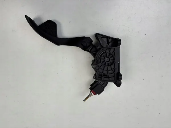 Pédale d'accélérateur OEM 6C1721503D pour Skoda Fabia III image 3