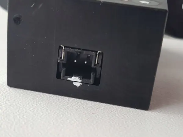 Tomada USB MG ZS OEM 10363898 - Peça usada image 3