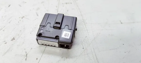 Prise USB de charge OEM 5Q0035726L pour Audi Q3 image 3