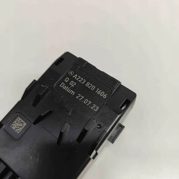 Multimediaanslutning (AUX/USB) MERCEDES-BENZ image 6