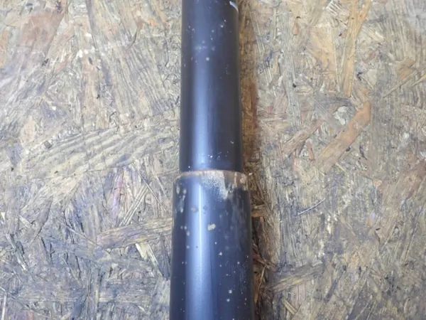 Taka-iskunvaimennin OEM 897559554 Oikea puoli image 3
