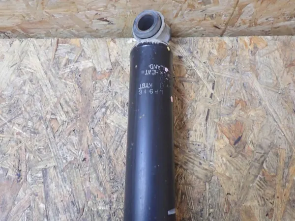 Taka-iskunvaimennin OEM 897559554 Oikea puoli image 4