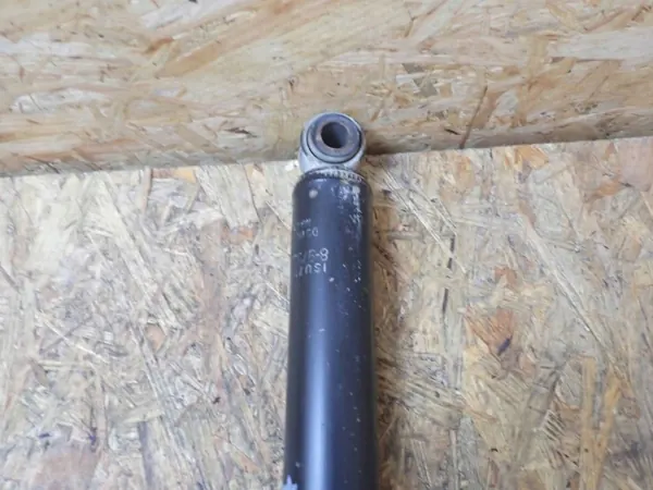 Taka-iskunvaimennin OEM 897559554 Oikea puoli image 8