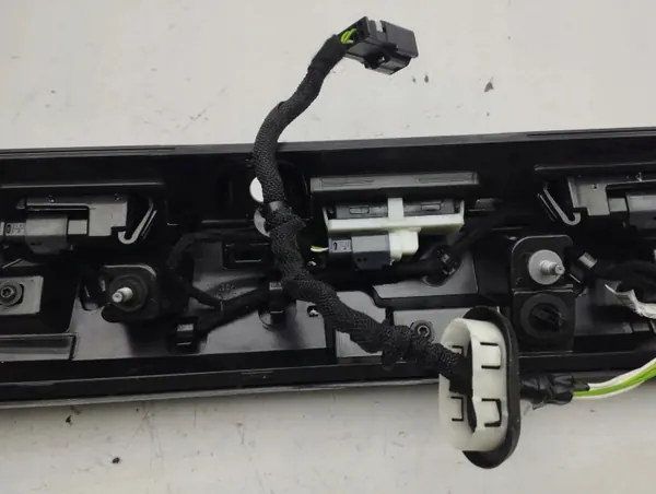 Feu de plaque arrière Citroen C4 III e-C4 OEM 9838657780 image 9
