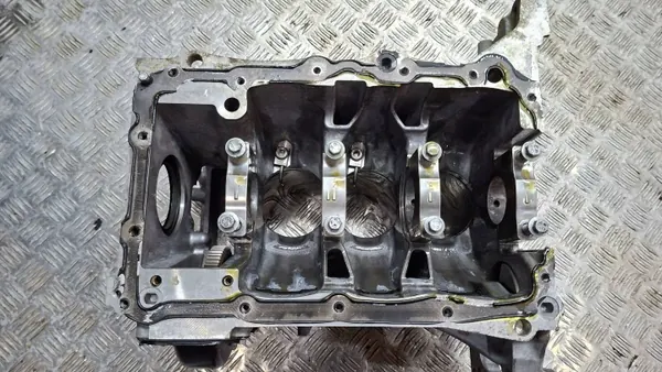 Moottorin Alaosa HN01 10XK14 OEM Citroen C3 image 9