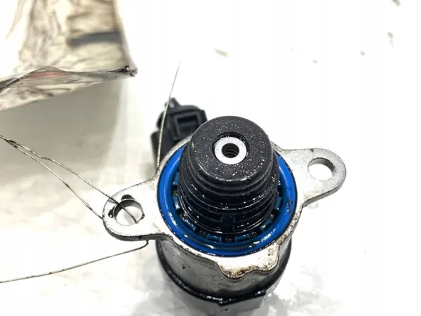 Régulateur Pression Carburant OEM 0928400768 VW Passat B7 image 3