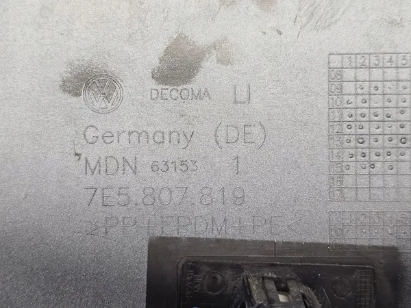 Vasen puskurin lista VW T5 2008-2015 OEM image 10