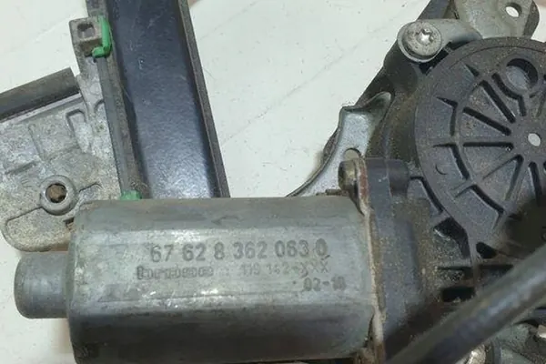 Vasemman Etuikkunan Moottori BMW 3 COUPE (E46) 8204180 image 2