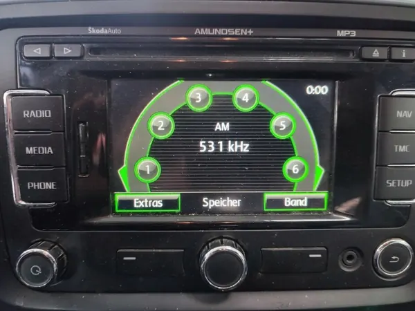 Skoda Superb II Navigointinäyttö OEM 3T0035192B image 2