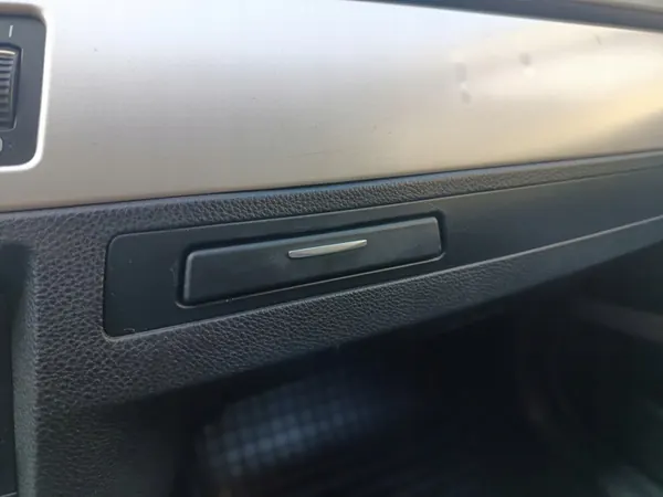 Kuppiteline BMW Sarja 3 E90 E91 E92 E93 Oikea Musta image 3