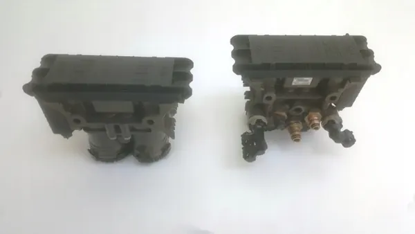 Válvula Moduladora EBS Trasera OE 22225566 Renault image 4
