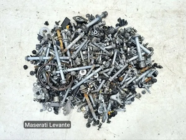 Maserati Levante 2017 Ruuvisarja OEM 292458 image 2