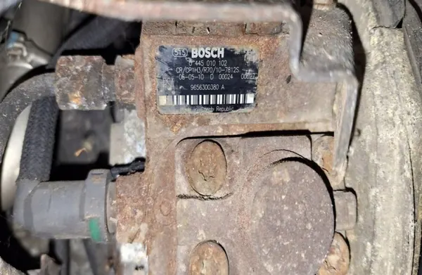 Bomba de inyección alta presión OEM 0445010102 Citroen C4 image 3