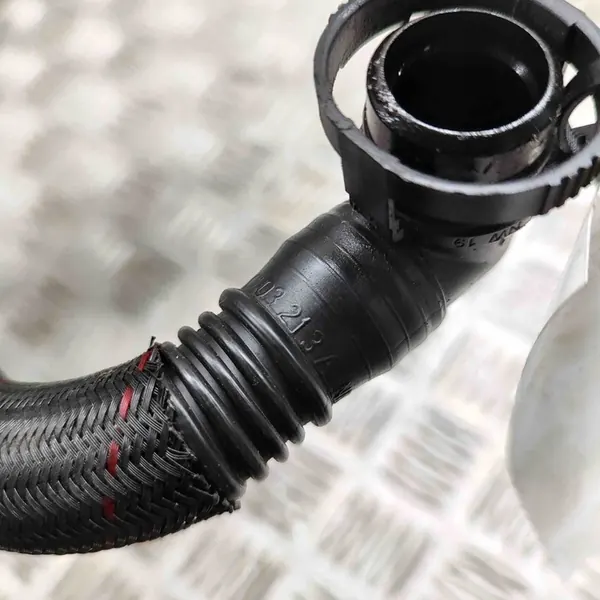 Separador de óleo Audi A3 Sportback 06K103213A image 7