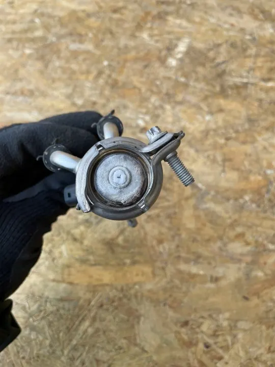 Inyector AdBlue Mercedes OEM A0004905300 - Usado image 3