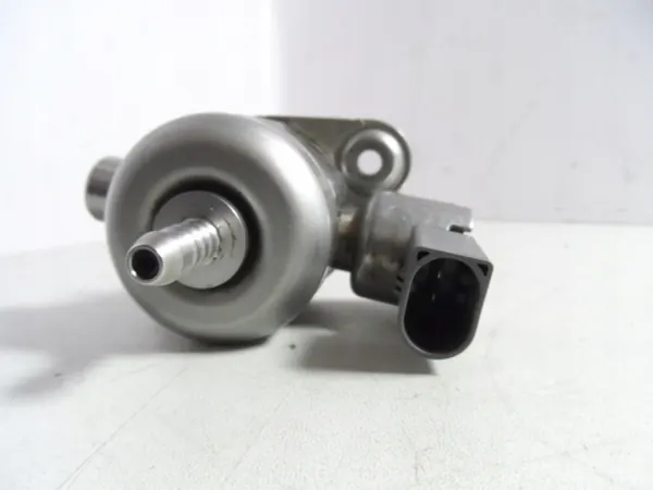 Polttoainepumppu VW Jetta 5C 1.8 TSI USA 06A127026A image 4