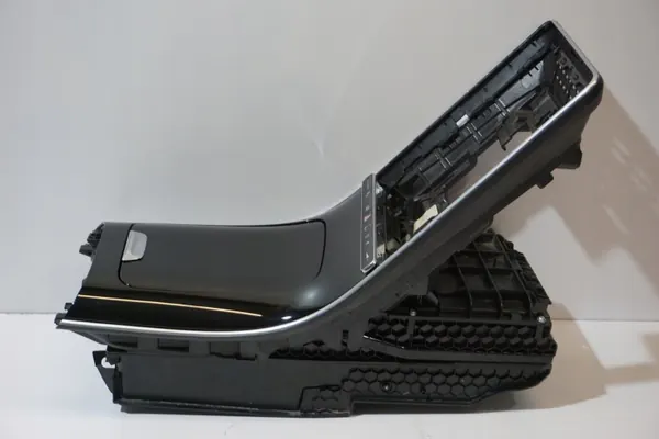 Mercedes C W206 Middenconsole OEM - Gebruikte Staat image 3