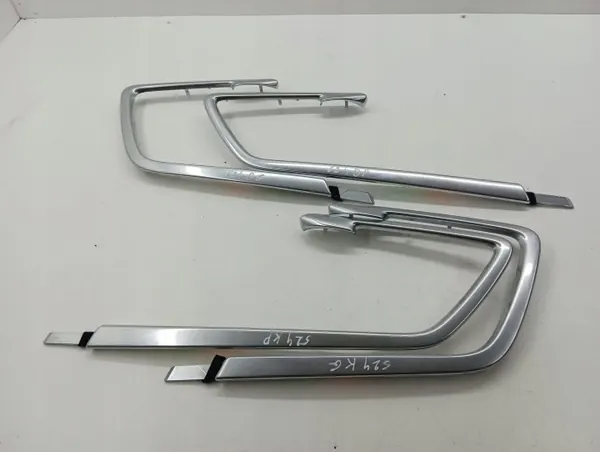 Volvo S60 2012 Jupes Latérales OEM 8635848 image 2