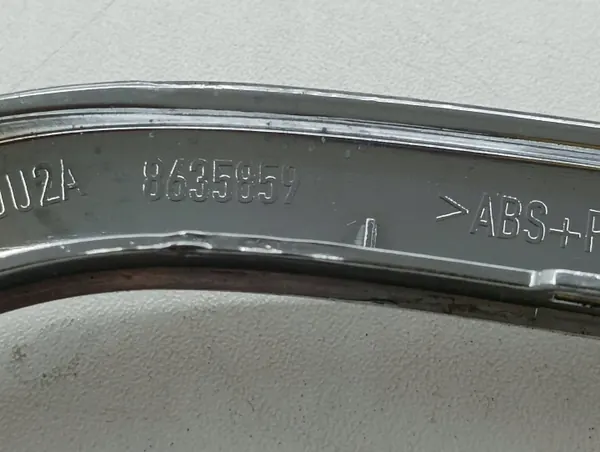 Volvo S60 2012 Jupes Latérales OEM 8635848 image 7