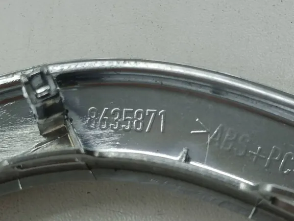 Volvo S60 2012 Jupes Latérales OEM 8635848 image 8