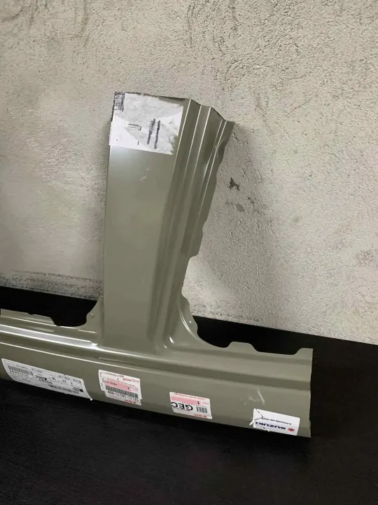 OEM t6131-20235-000 B-Säulenabdeckung Links Oben image 3
