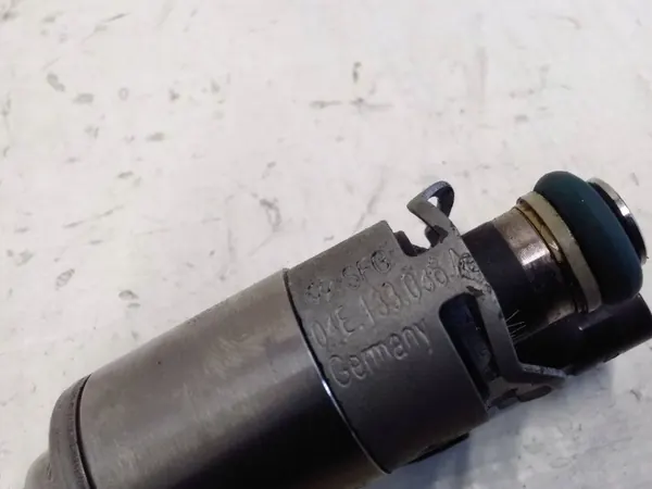 Iniettore AUDI A4 (8W2, B9) 1.4L benzina 2017 0261500477 image 4