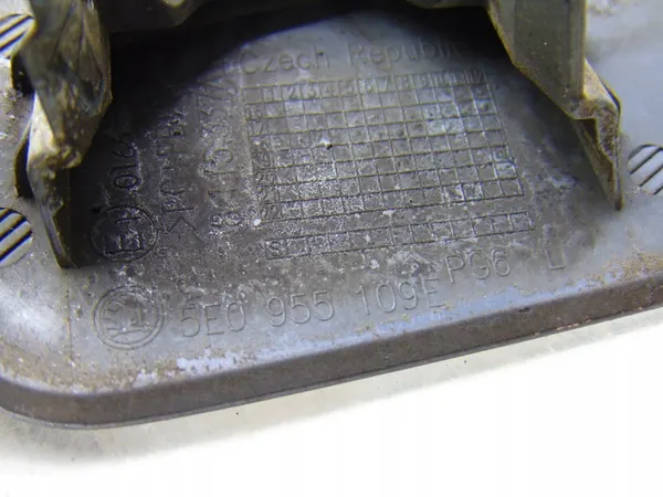 Tappo lavacristalli sinistro Skoda Octavia III image 3