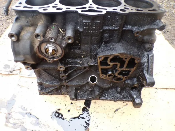 Moottorilohko OEM 038103021AA VW Golf 4 Passat image 2