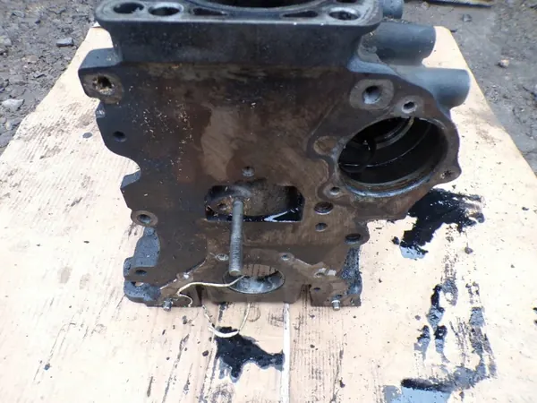 Moottorilohko OEM 038103021AA VW Golf 4 Passat image 4