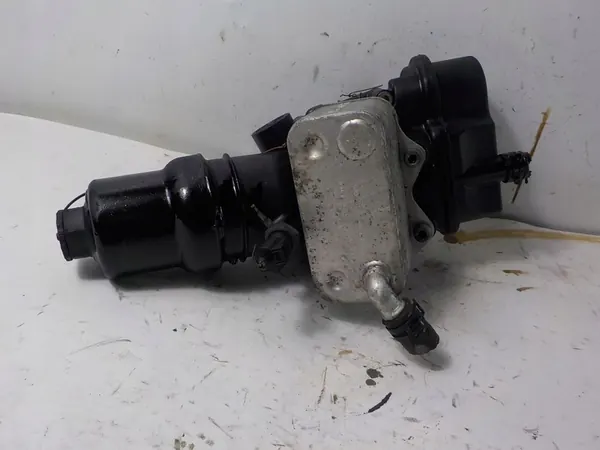 AUDI A3 2.0 FSI Olje Filterhus 06D115397D image 2