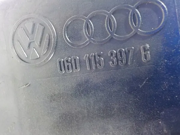 AUDI A3 2.0 FSI Olje Filterhus 06D115397D image 4