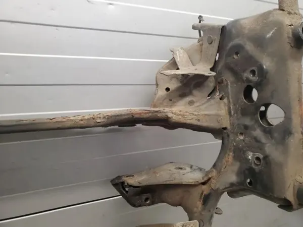 Audi A6 C7 4G moottorin tuki OEM 4G0399315L image 3