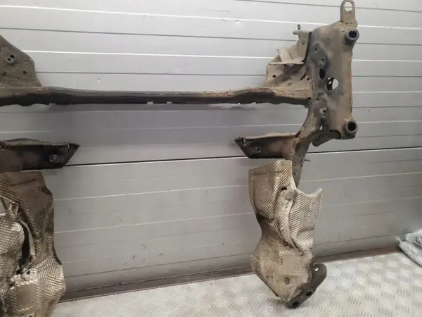 Audi A6 C7 4G moottorin tuki OEM 4G0399315L image 4