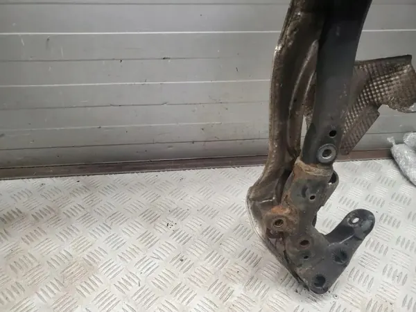 Audi A6 C7 4G moottorin tuki OEM 4G0399315L image 5
